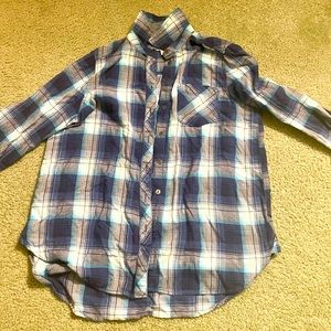 sonoma juniors/women’s small blue and white plaid flannel shirt button up 💙